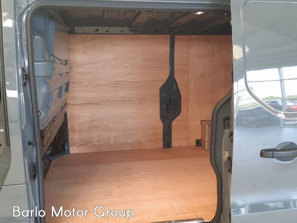 2025 Nissan Primastar