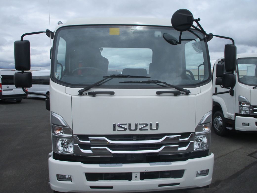 2025 Isuzu NPR