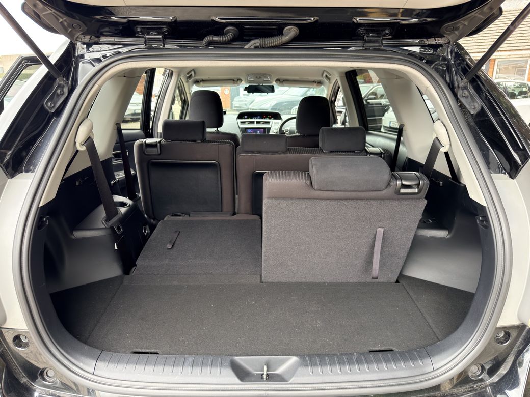 2016 Toyota Prius Alpha