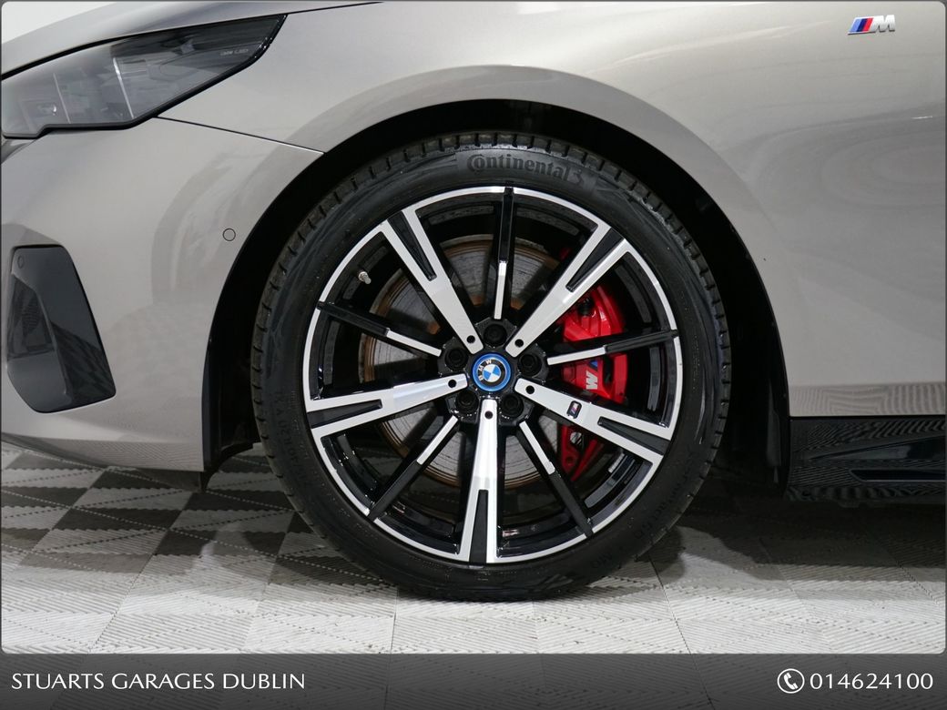 2024 BMW i5