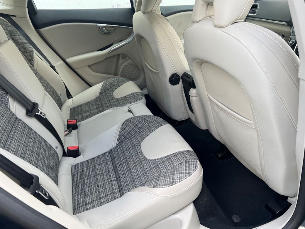2019 Volvo V40
