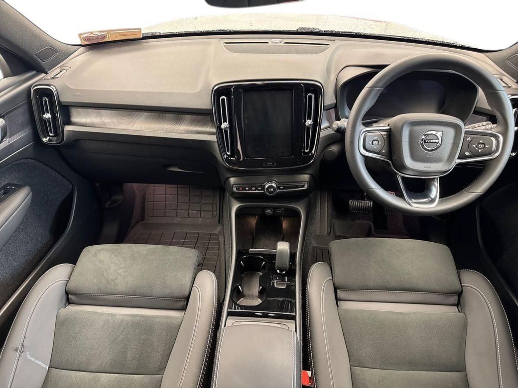 2024 Volvo XC40