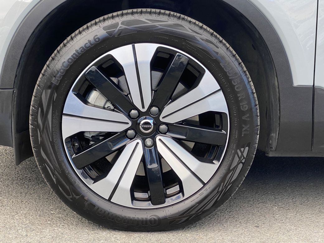 2023 Volvo XC40