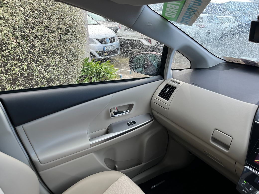 2019 Toyota Prius Alpha