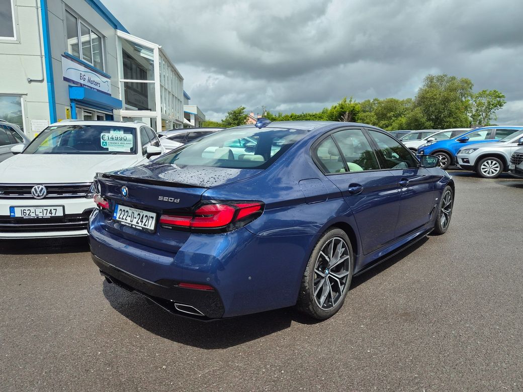2022 BMW 520