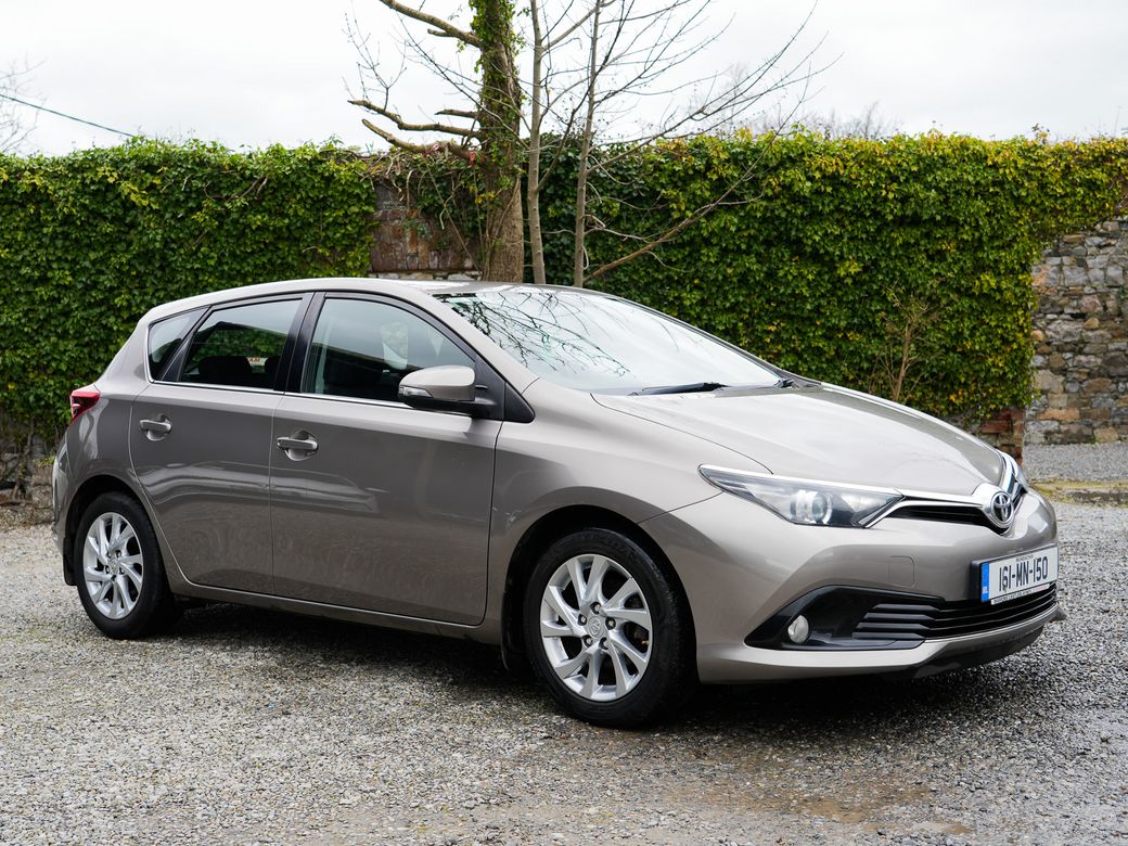 2016 Toyota Auris