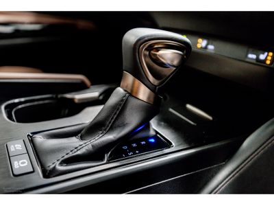2023 Lexus ES 300h