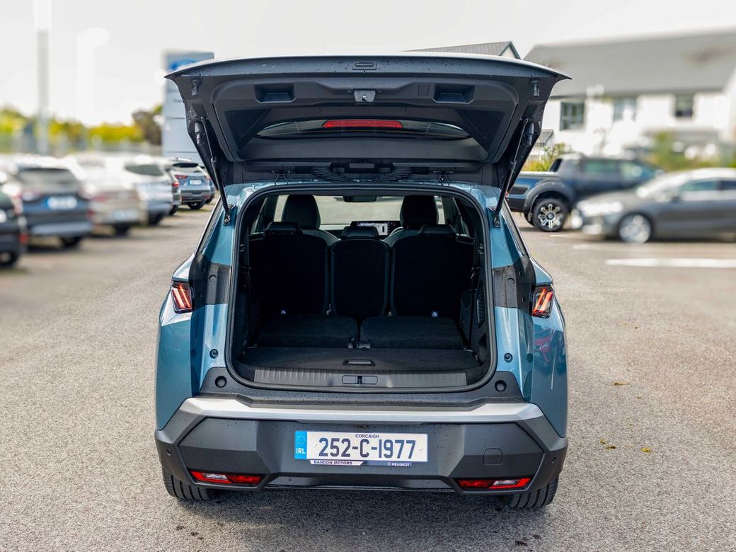 2025 Peugeot 5008