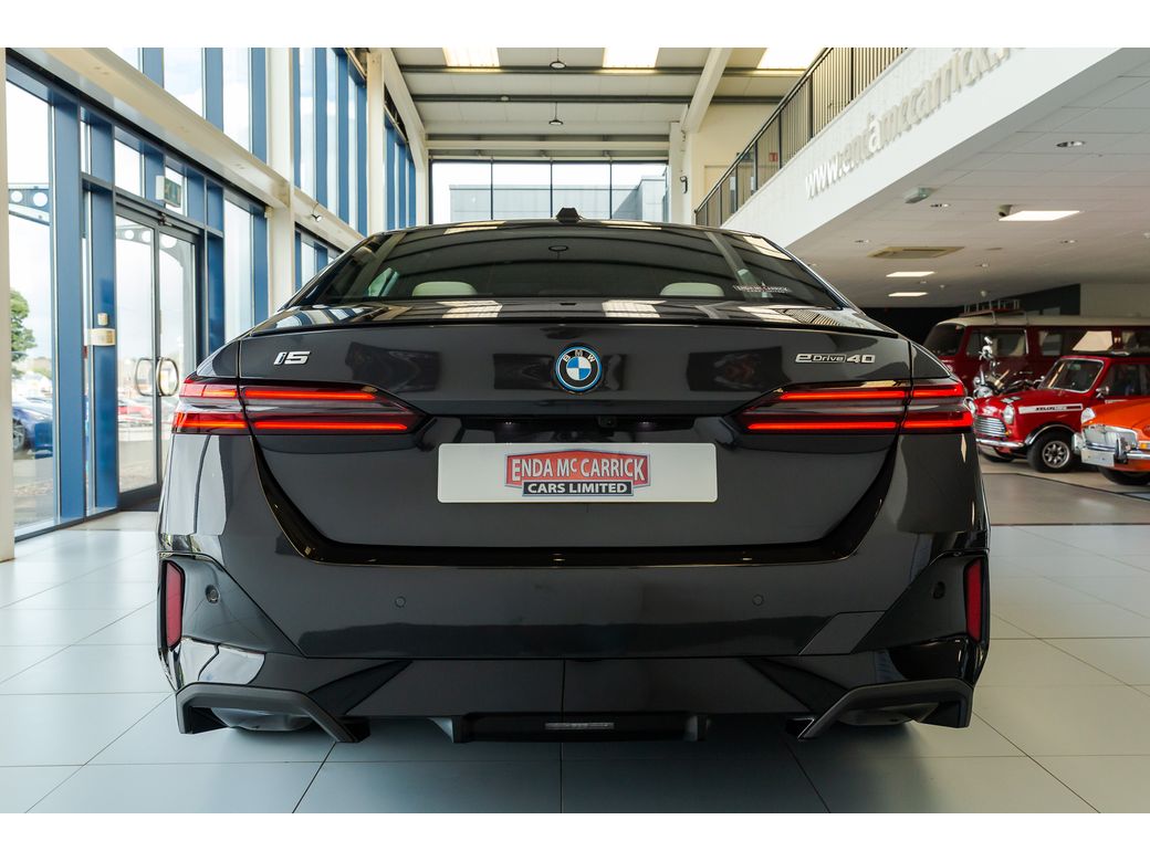 2025 BMW i5