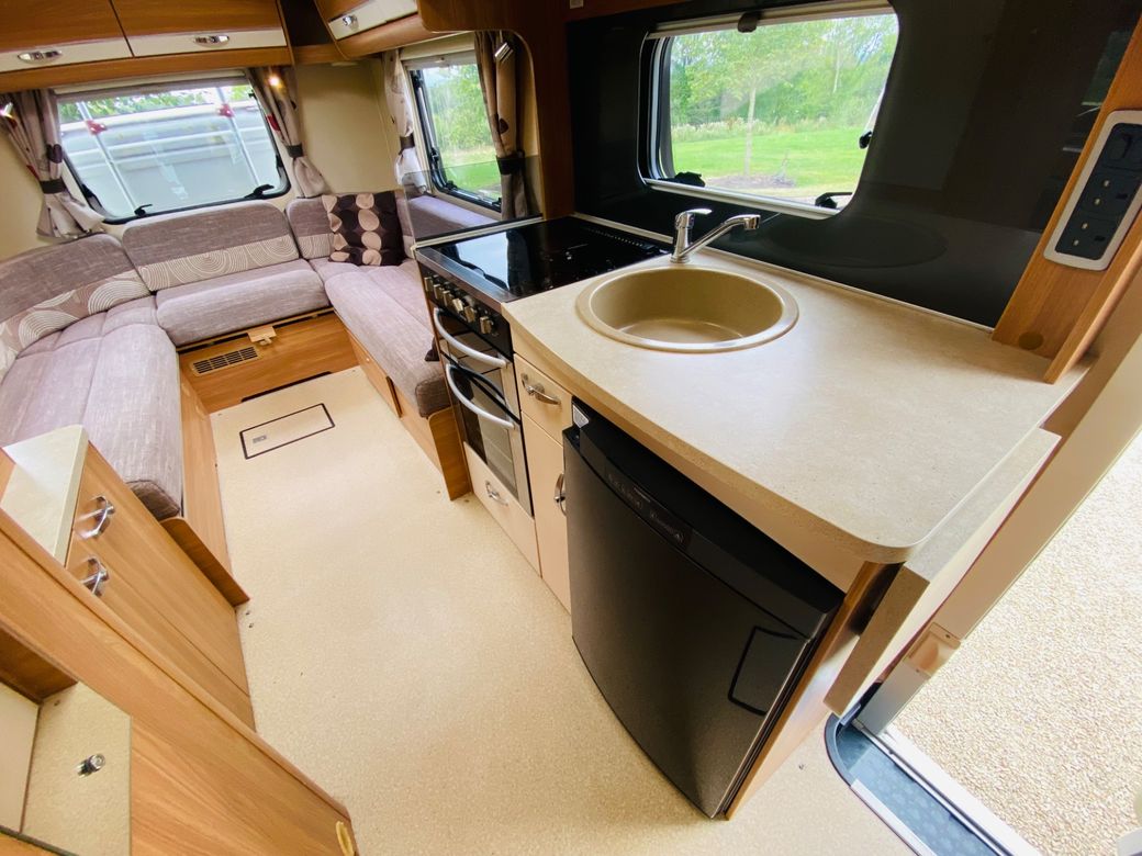 2013 SWIFT  SUNDANCE 582PR LOW PROFILE R.H.D 