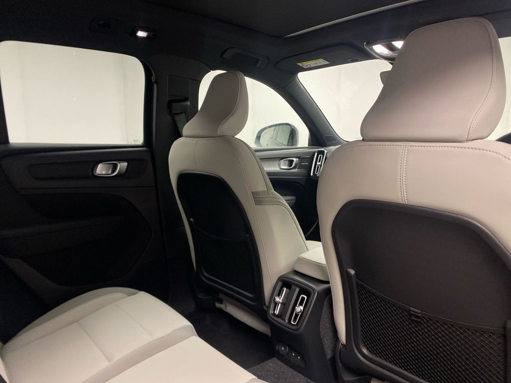 2026 Volvo EX40
