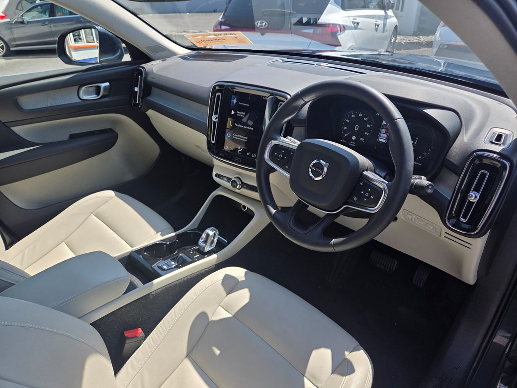 2022 Volvo XC40