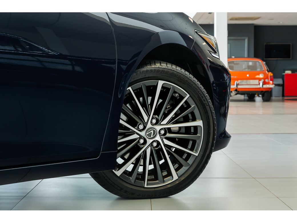 2023 Lexus ES 300h