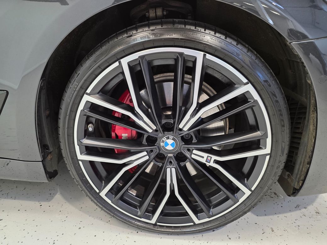 2023 BMW 520