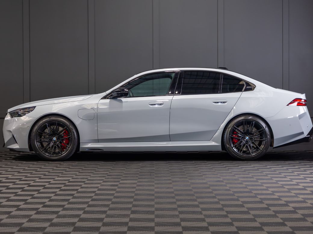 2025 BMW M5