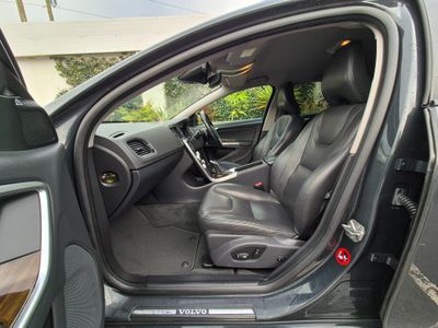 2017 Volvo V60 Cross Country