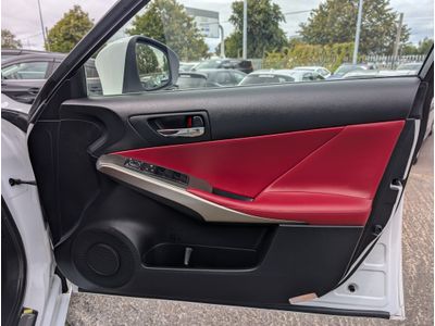 2015 Lexus IS 300h