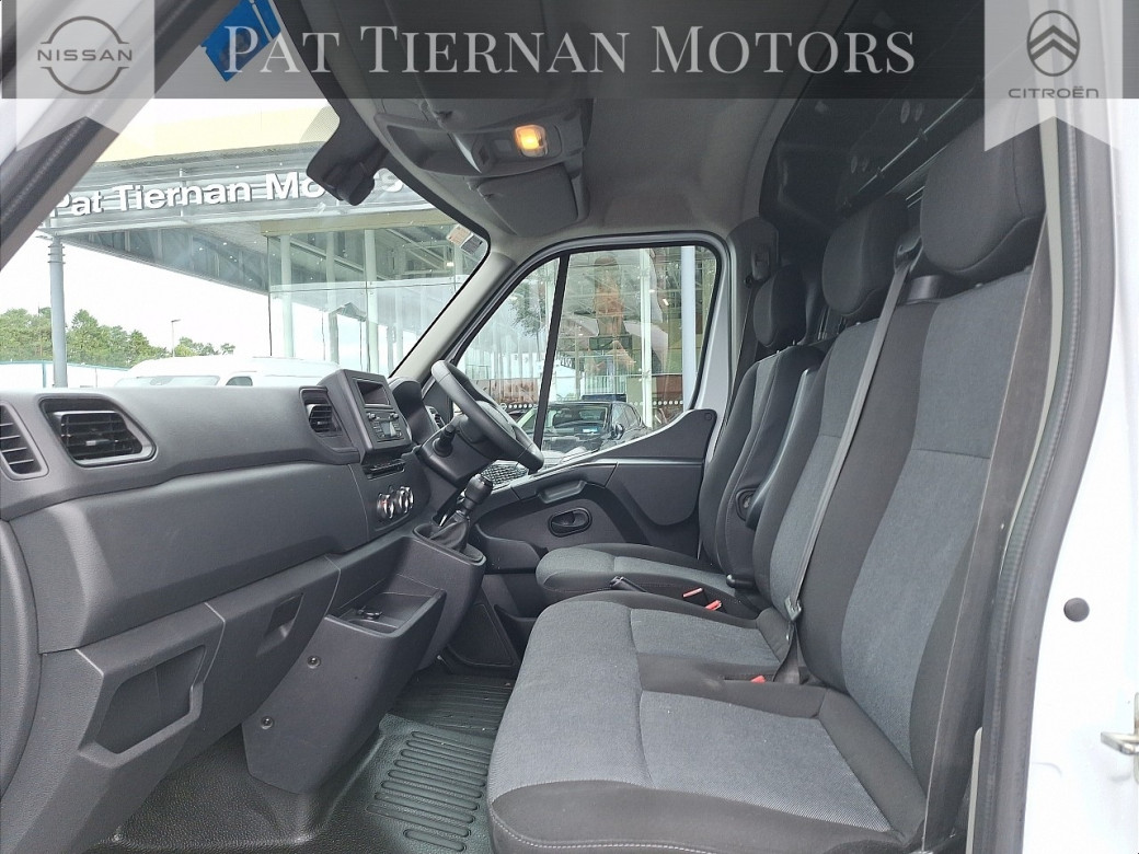 2022 Renault Master