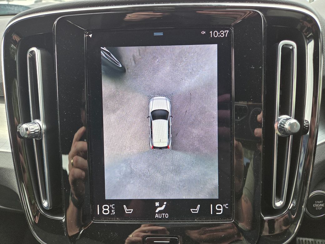 2023 Volvo XC40