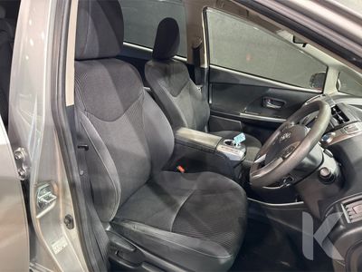 2020 Toyota Prius Alpha