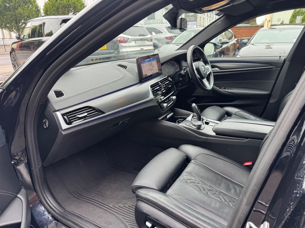 2023 BMW 520