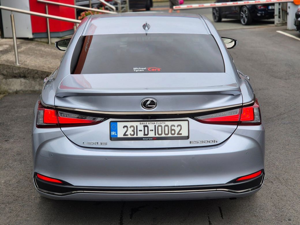 2023 Lexus ES 300h