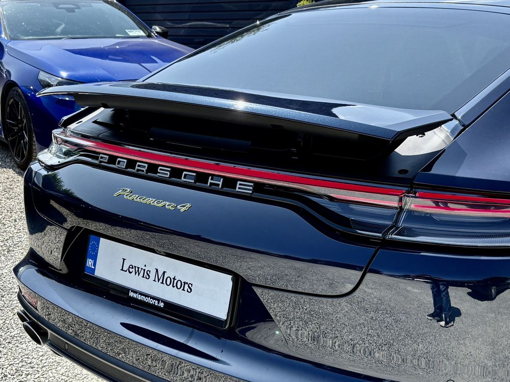 2022 Porsche Panamera