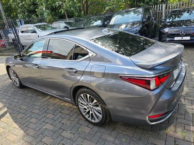 2021 Lexus ES 300h