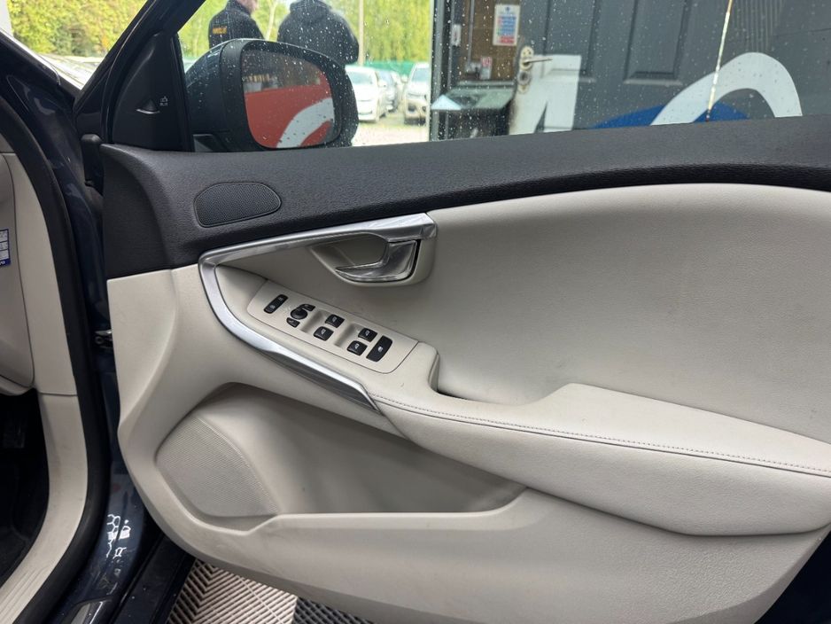 2018 Volvo V40