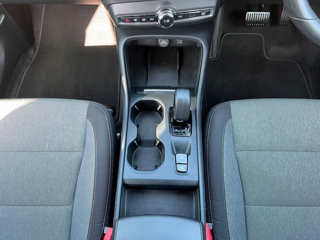 2023 Volvo XC40