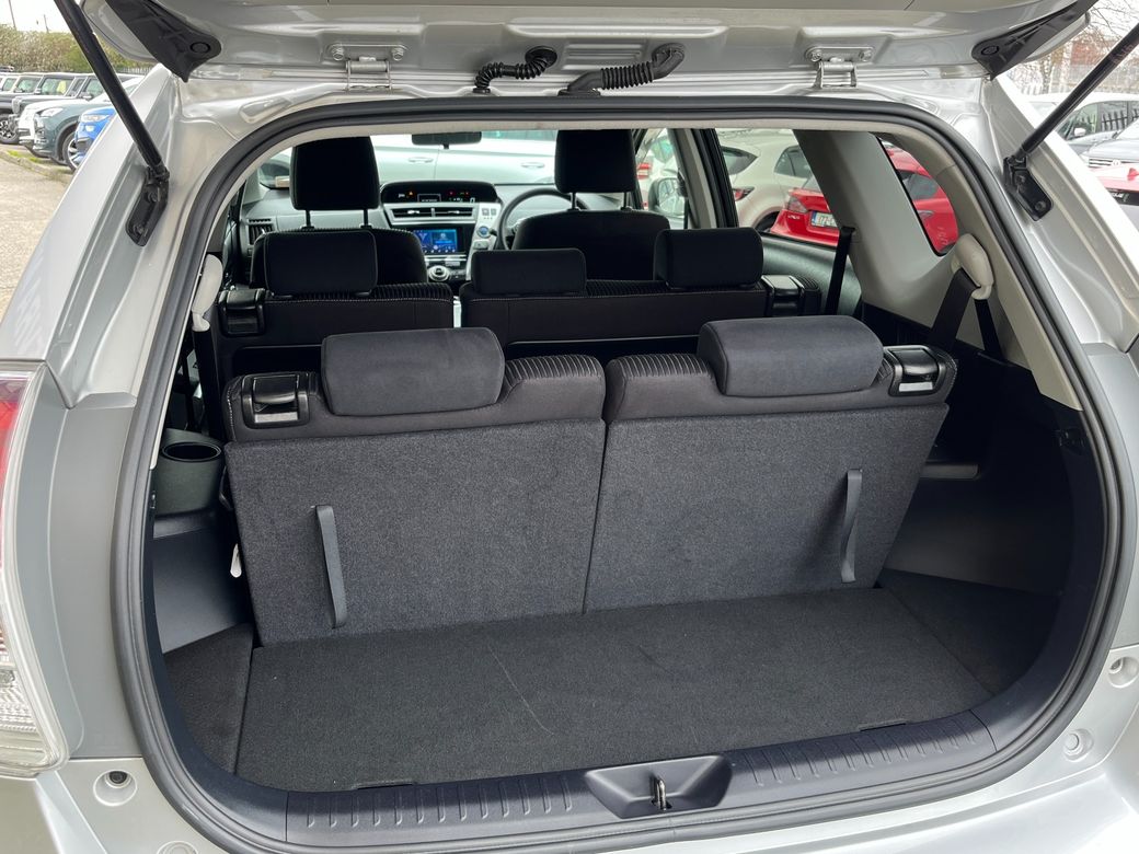 2019 Toyota Prius Alpha