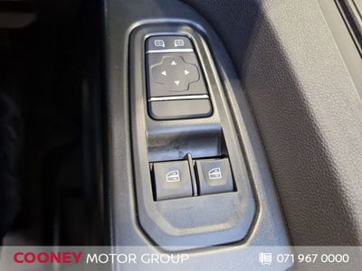2025 Nissan Primastar