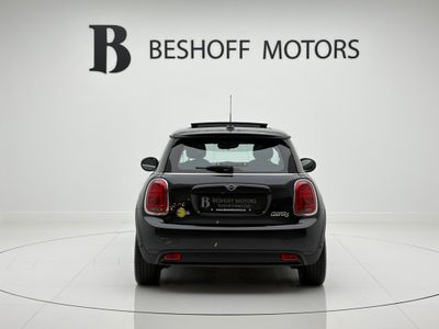 2023 Mini Hatch
