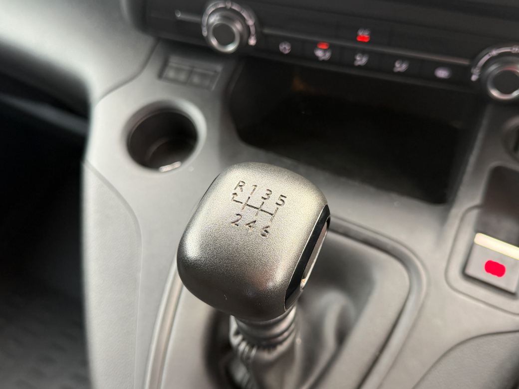 2022 Peugeot Partner