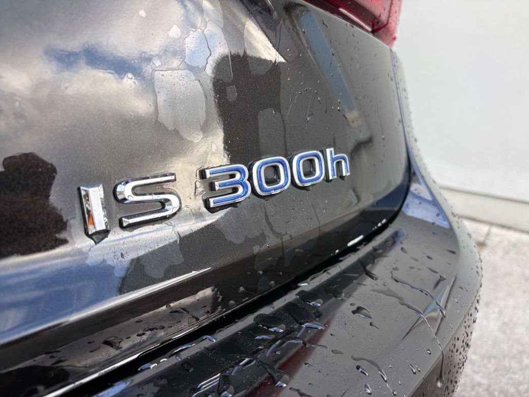 2015 Lexus IS 300h
