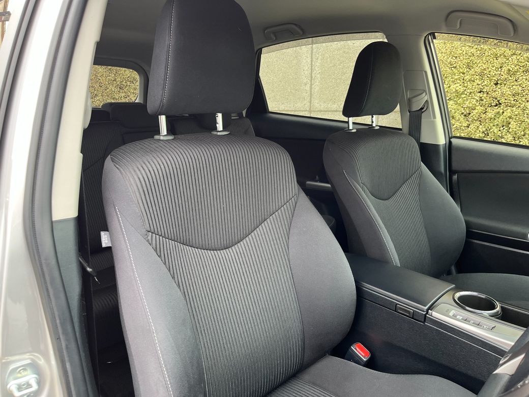 2019 Toyota Prius Alpha