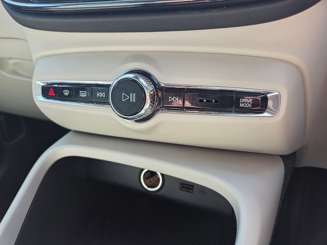 2022 Volvo XC40