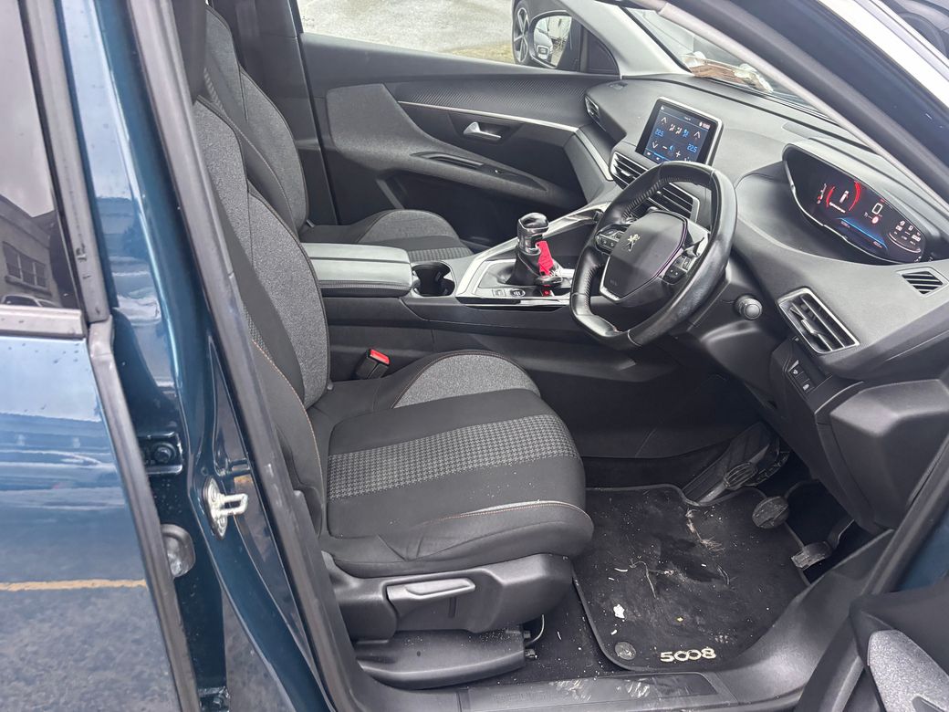 2021 Peugeot 5008