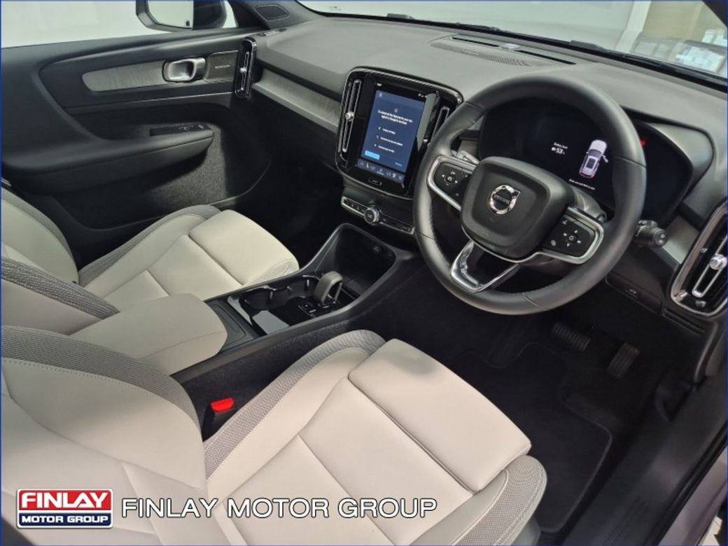 2025 Volvo EX40