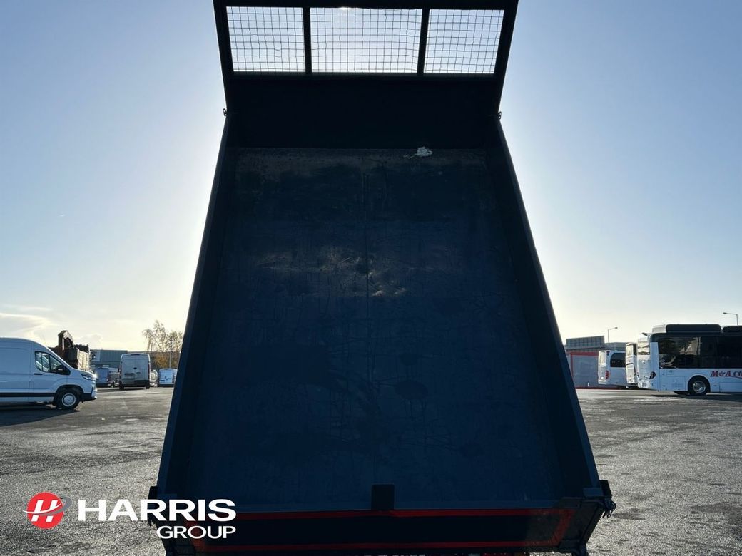 2022 White Isuzu NNR