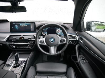 2022 BMW 530