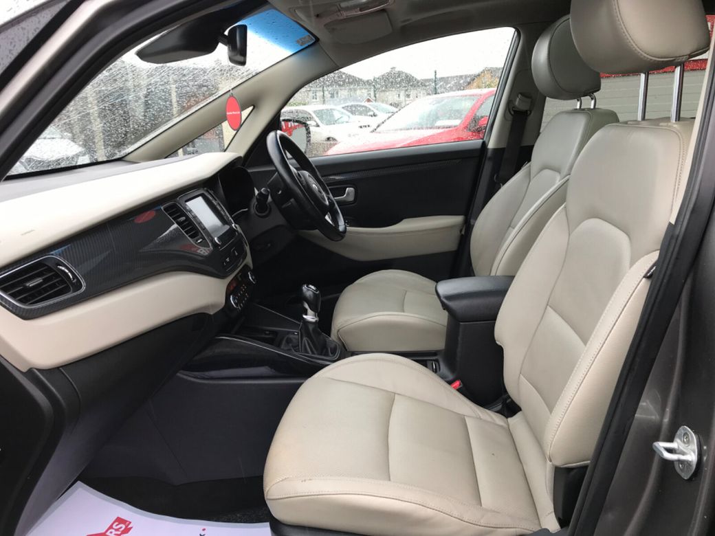 2017 Kia Carens