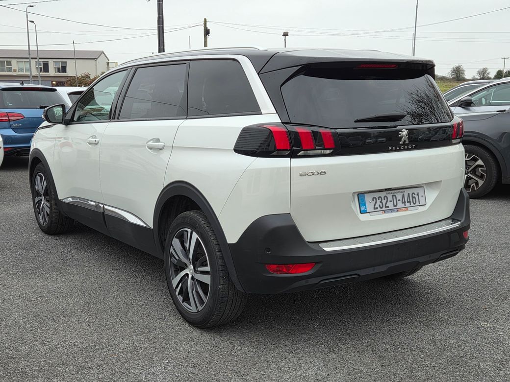 2023 Peugeot 5008