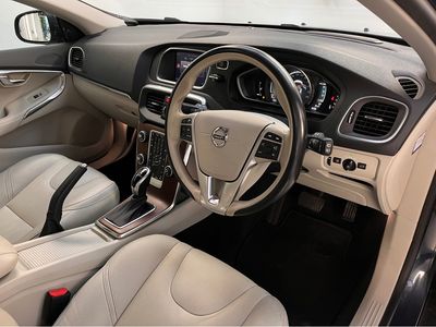 2017 Volvo V40