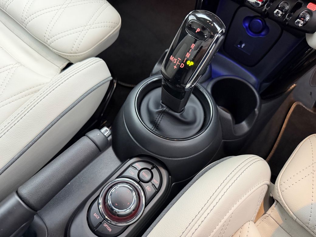 2022 Mini Hatch