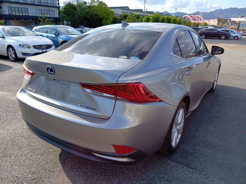 2019 Lexus IS 300h