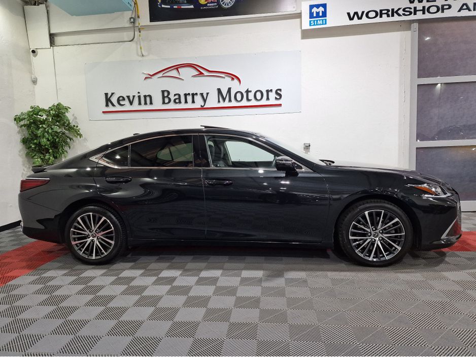 2022 Lexus ES 300h