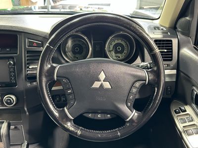 2014 Mitsubishi Pajero