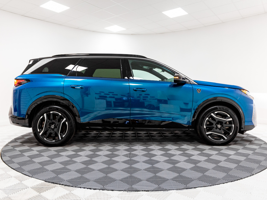 2025 Peugeot 5008