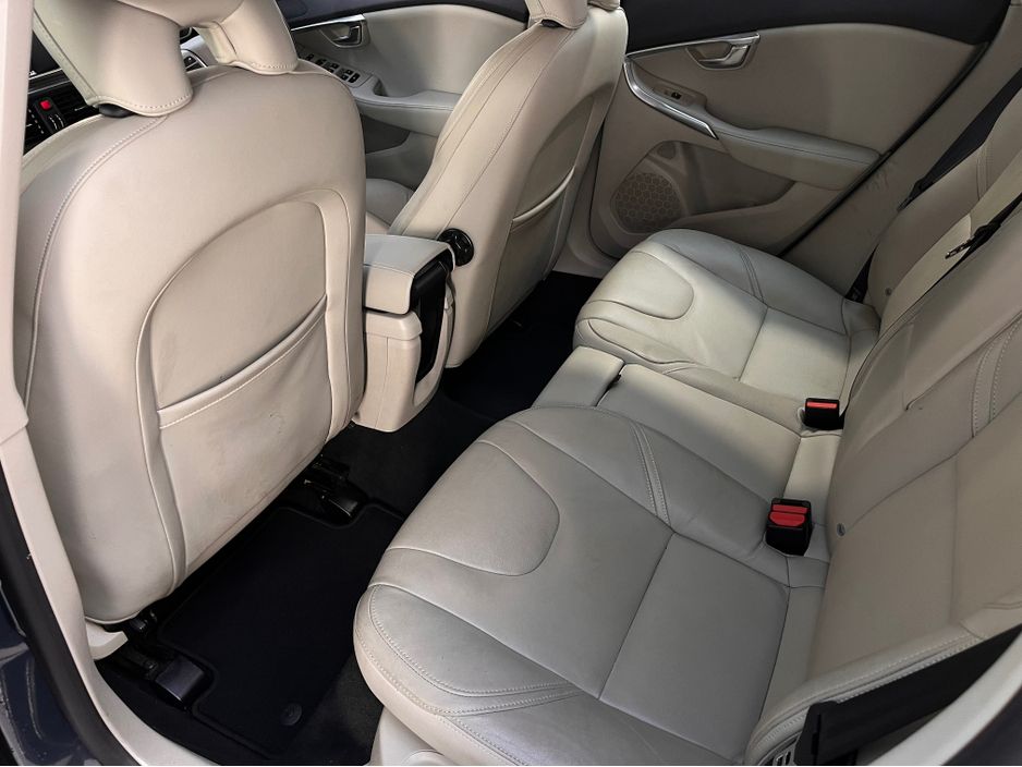 2017 Volvo V40